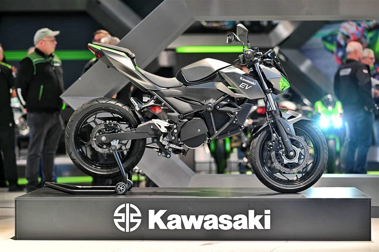 Kawasaki Z250-based EV prototype debuts at Intermot 2022
